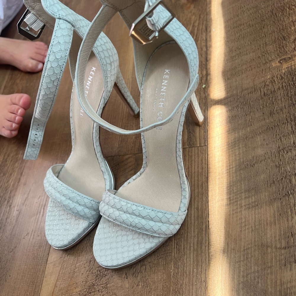 Kenneth Cole Women's white and silver Heels Never Worn